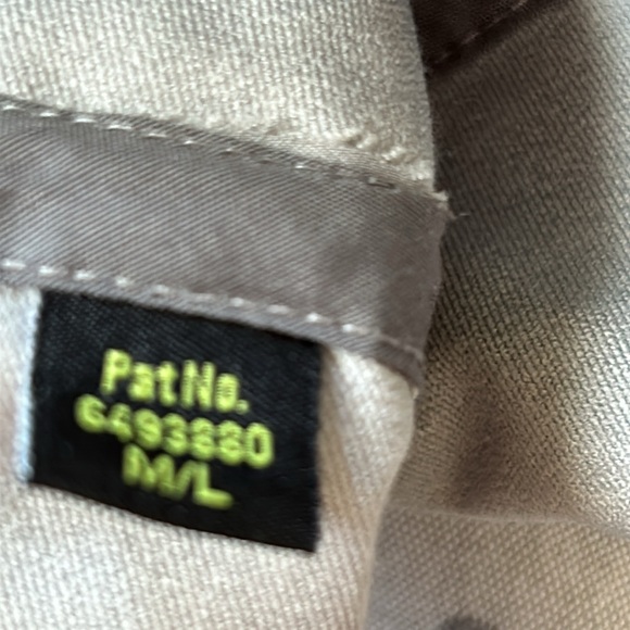 Under Armour gray golf cap, Size Medium/Large. Good condition. - Picture 7 of 8